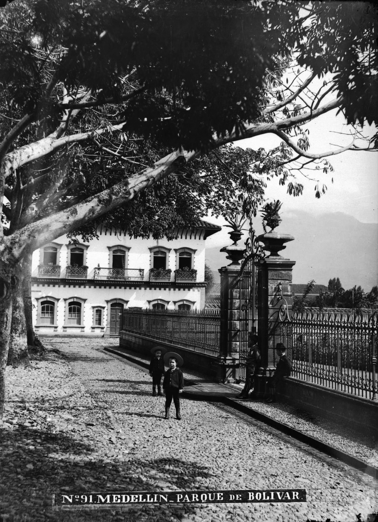 Arquitectura y contexto urbano de la casa de Pastor Restrepo Maya
