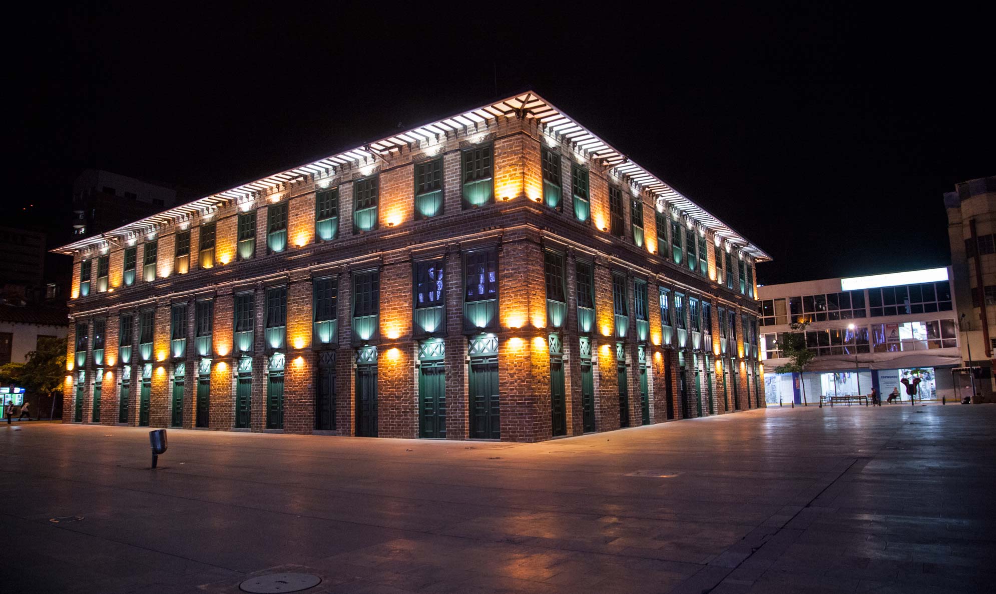 La construcción del Edificio Carré