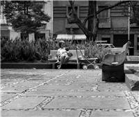 La banca. Proyecto fotográfico de León Francisco Ruiz, 1980.