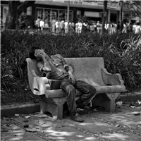 La banca. Proyecto fotográfico de León Francisco Ruiz, 1980.