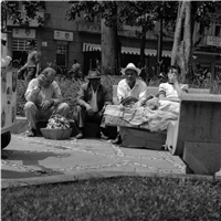 La banca. Proyecto fotográfico de León Francisco Ruiz, 1980.