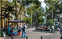 Las plazas que se volvieron parques Galería Actual