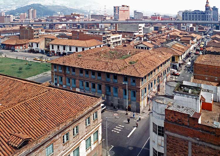 La construcción del Edificio Vásquez: un paralelo con el Edificio Carré
