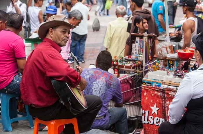 Ciudad vs. Pueblo