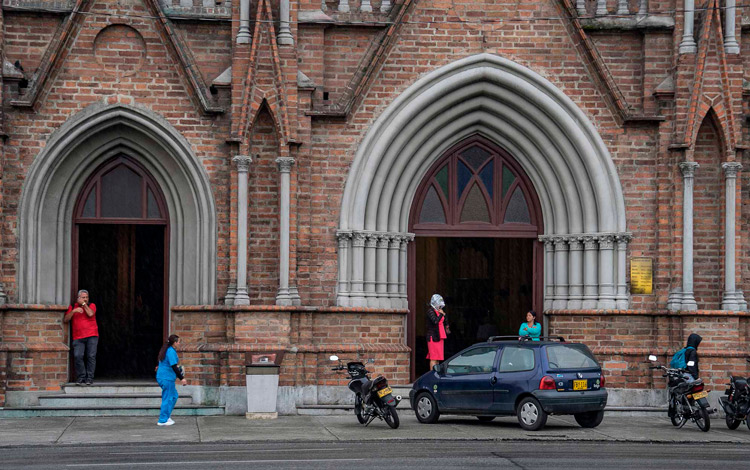 Contrastes perpetuos